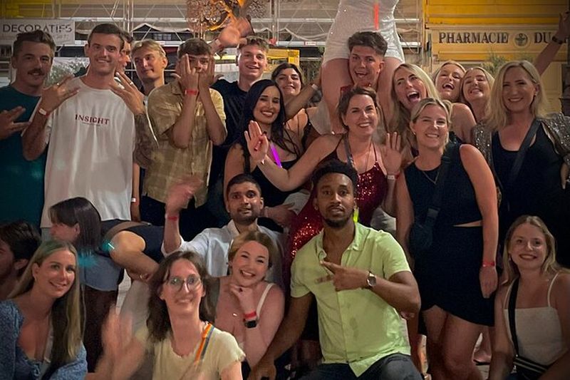 Billet Tournée des bars et soirée festive à Paris