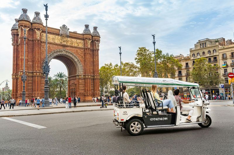 Billet Balade privée de 2 heures en tuktuk à Barcelone