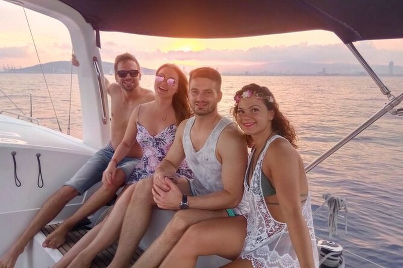 Billet Balade en voilier au coucher du soleil à Barcelone