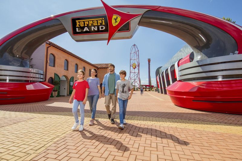 Billet Billets pour PortAventura et Ferrari Land avec transferts depuis Barcelone