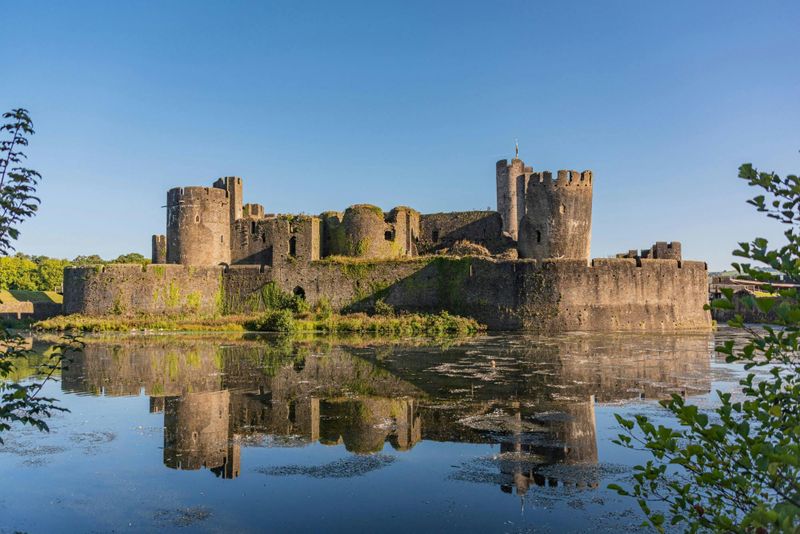 Billet Circuit dans les montagnes du Pays de Galles avec le château de Caerphilly et le musée de St Fagans