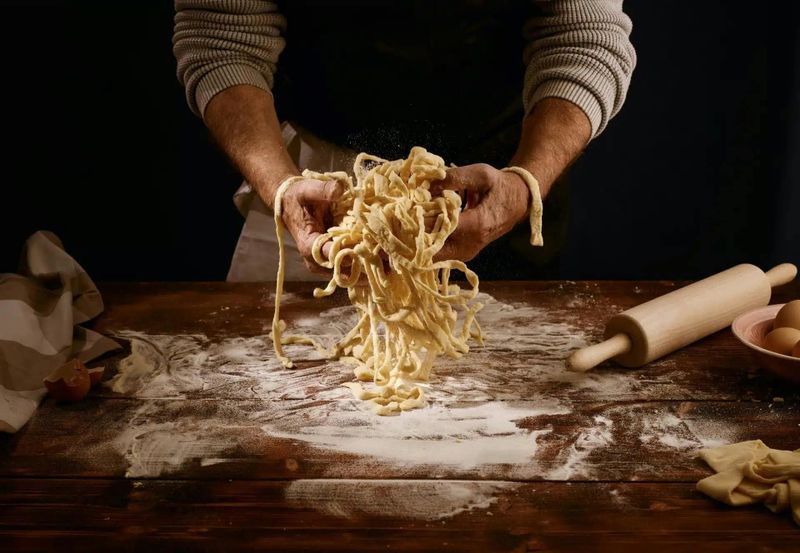Billet Cours de cuisine de pâtes sardes avec des chefs locaux à Olbia