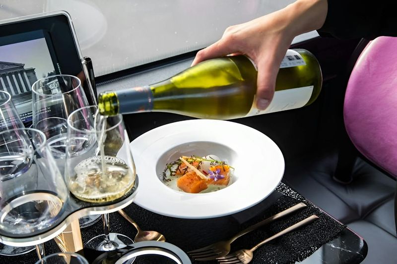 Billet Dîner parisien en bus panoramique depuis les Champs-Elysées