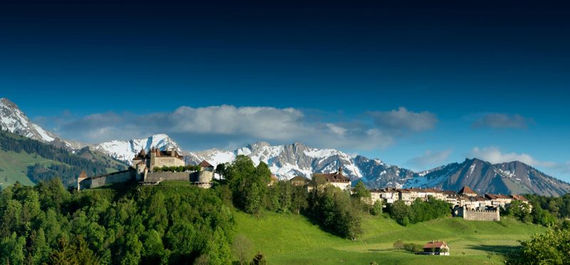 Billet Visite de la Gruyère, du musée du fromage et de la chocolaterie depuis Lausanne en bus