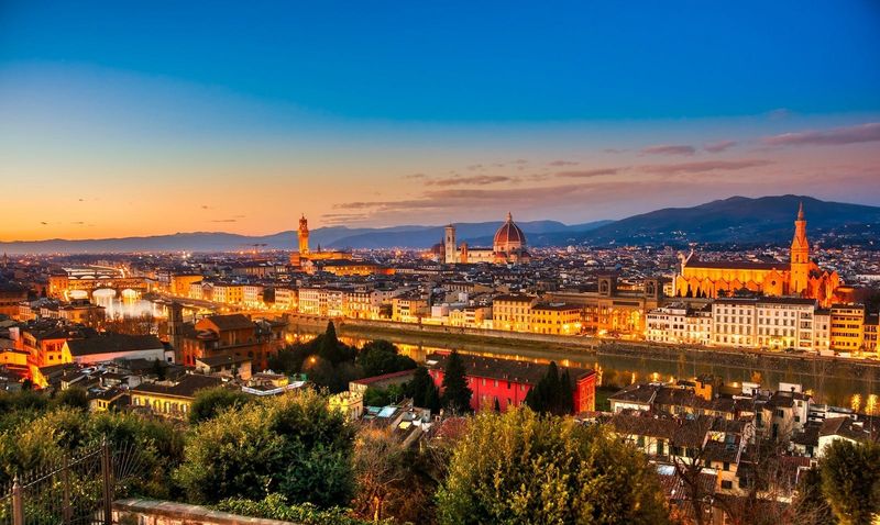 Billet Visite nocturne de Florence en vélo électrique avec une vue imprenable depuis la Piazzale Michelangelo