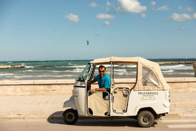 Billet Visite panoramique privée en tuk-tuk le long de la côte à Bari