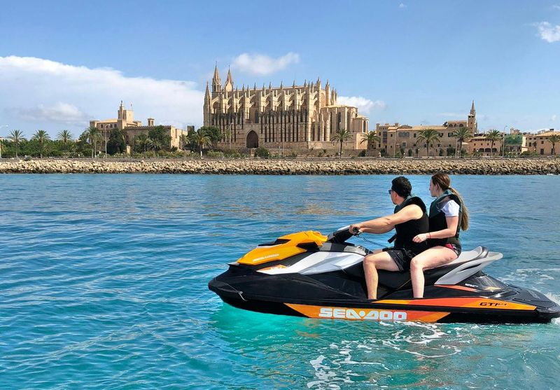 Billet Excursion de 30 minutes en jet ski à Palma de Majorque avec visite de la cathédrale