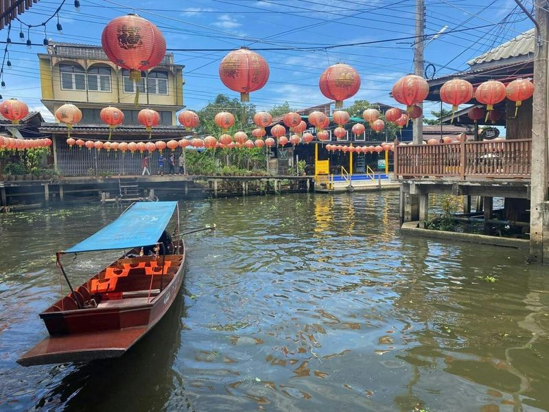 Billet Visite privée du marché flottant d'Amphawa, du marché ferroviaire et promenade en bateau