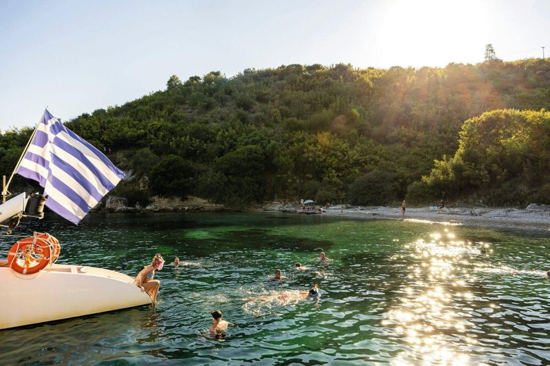 Billet Excursion d'une demi-journée en catamaran autour de Thassos avec boissons