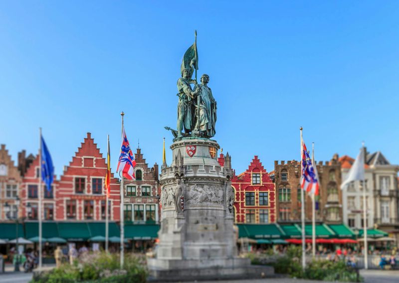 Billet Visite guidée à pied de Bruges par l'IA avec Walky, le chatbot WhatsApp