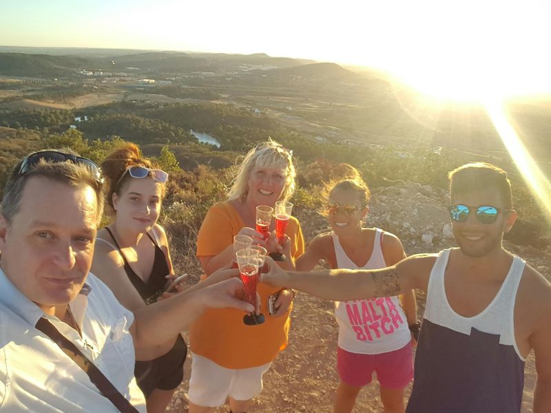 Billet Excursion guidée en Jeep au coucher du soleil avec dîner au départ d'Albufeira