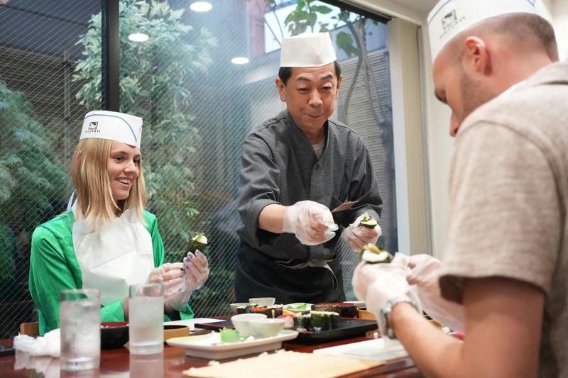 Billet Cours de préparation de sushis dans un restaurant de sushis centenaire à Tokyo