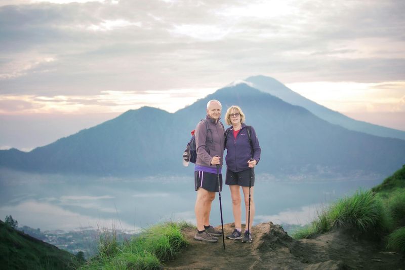 Billet Randonnée au lever du soleil sur le mont Batur et arrêt dans une source chaude naturelle