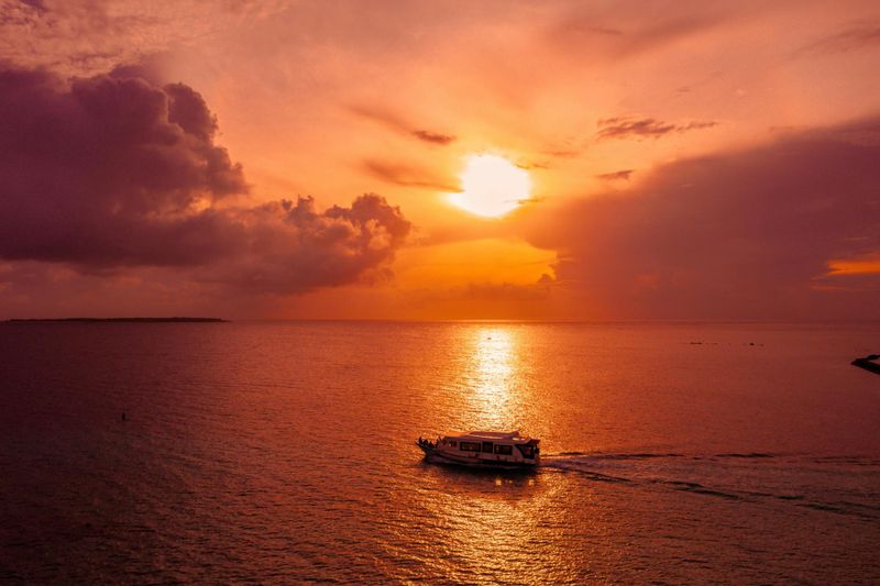 Billet Croisière au coucher du soleil depuis le RIU Atoll et le RIU Palace Maldivas