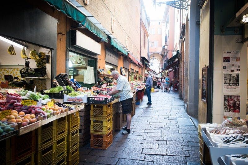 Billet Visite du marché, cours de cuisine et déjeuner ou dîner chez une Cesarina à Bologne