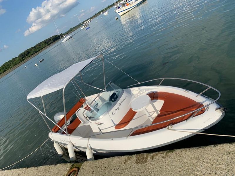 Billet Location de bateau - B2 Marine Cap Ferret 552 Sun Deck (Motorboat)