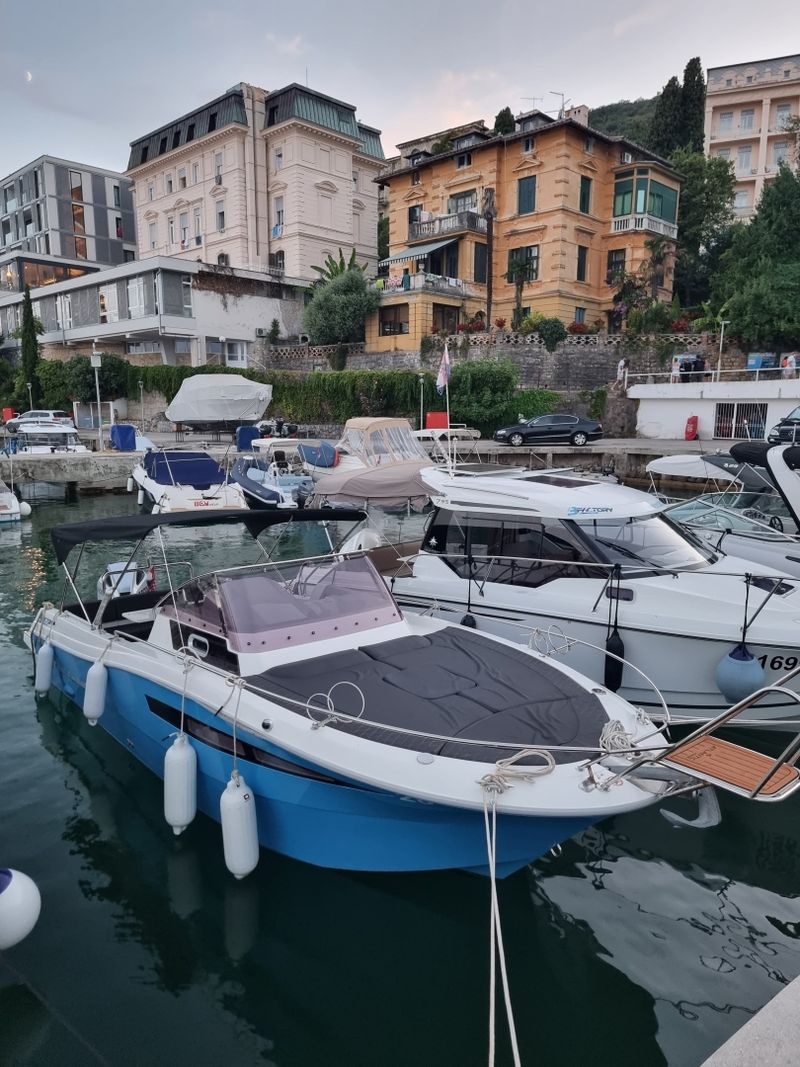 Billet Location de bateau - Atlantic 730 Sun Cruiser (Motorboat)