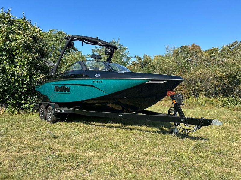 Billet Location de bateau - Malibu Wakesetter 23LSV (Motorboat)