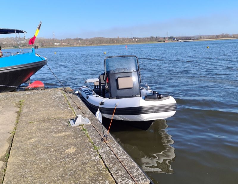 Billet Location de bateau - Brig Navigator 570 (Semi-rigid)