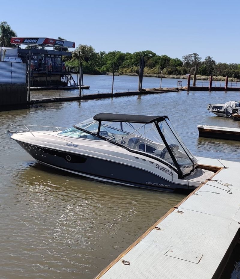 Billet Location de bateau - CANESTRARI 245  EXPRESS CRUISER  (Motorboat)