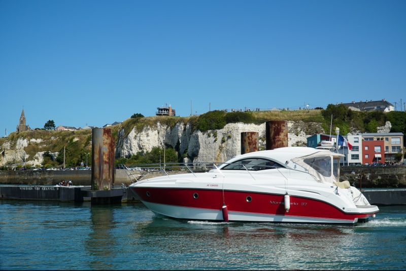 Billet Location de bateau - Bénéteau Monte Carlo 37 (Motorboat)