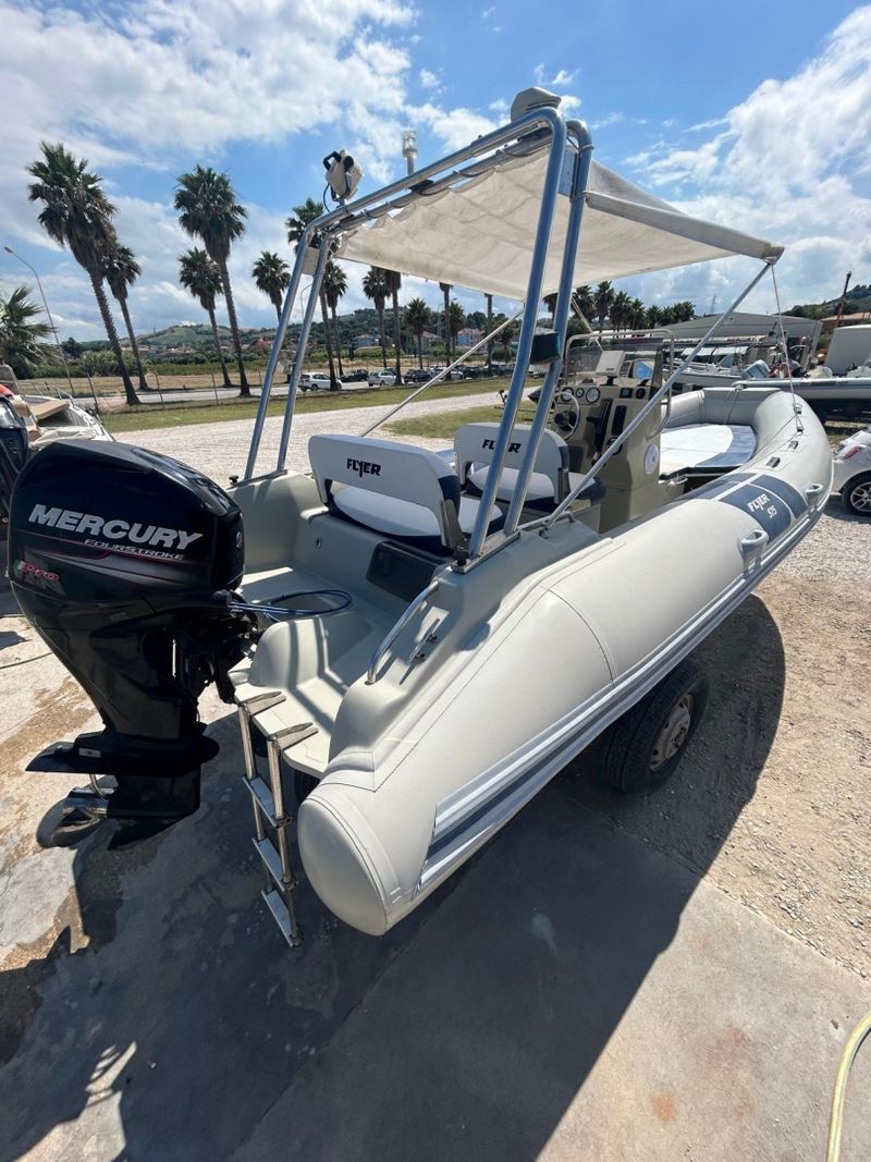 Billet Location de bateau - Flyer 575 (Semi-rigid)