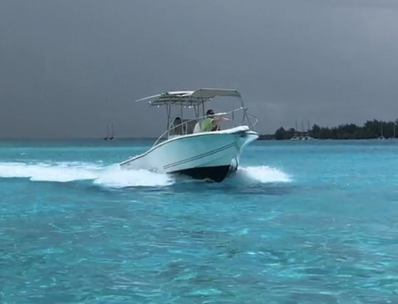 Billet Location de bateau - Kelt WHITE SHARK 225 (Motorboat)