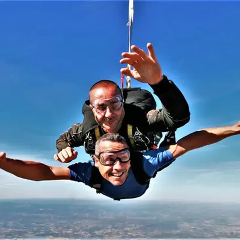 Billet Saut en Parachute Tandem près de Clermont-Ferrand