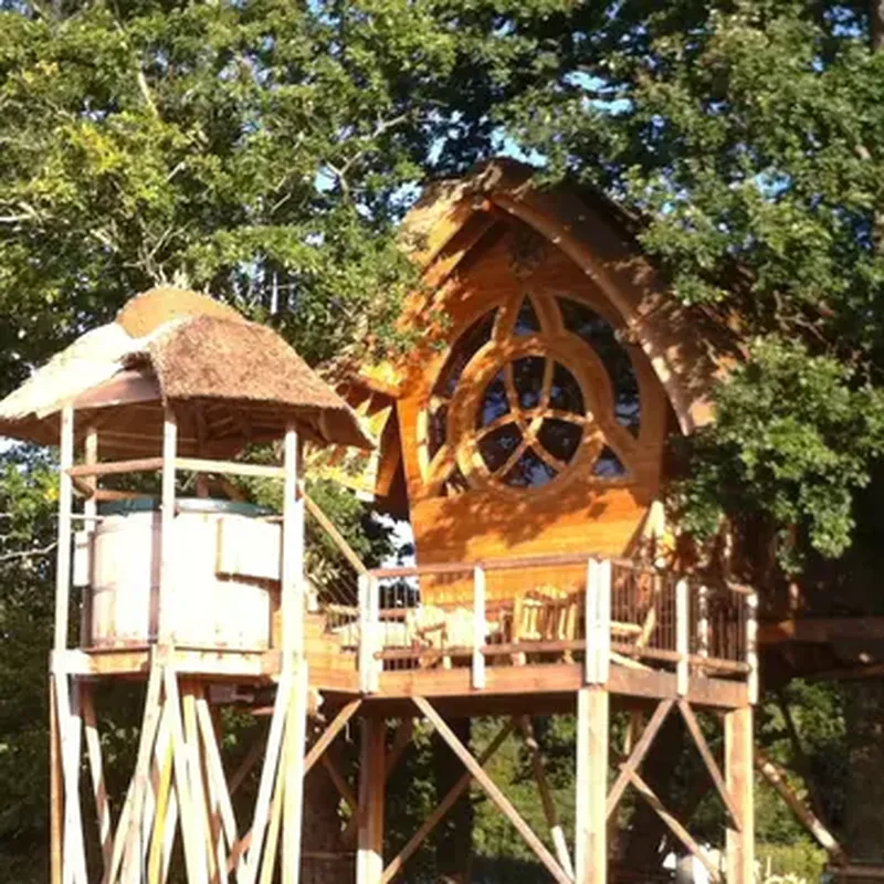 Billet Cabane sur Pilotis avec Spa près de Dinan