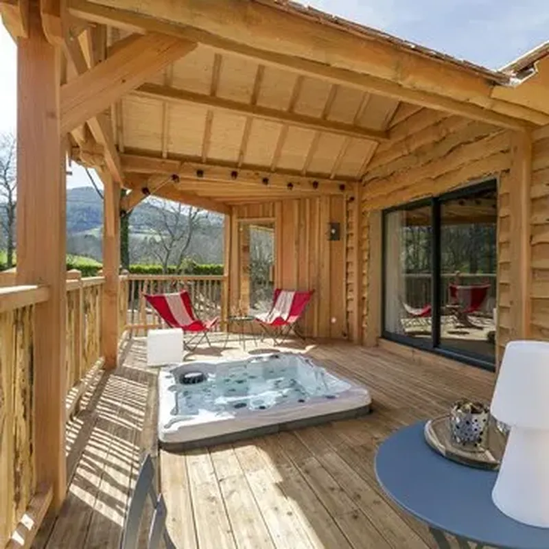 Billet Cabane sur Pilotis avec Spa et Sauna Privatif près d'Annonay