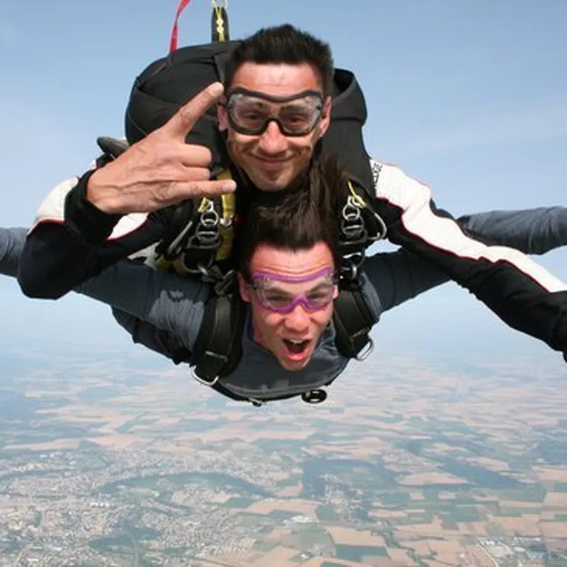 Billet Saut Parachute en Tandem près de Tours