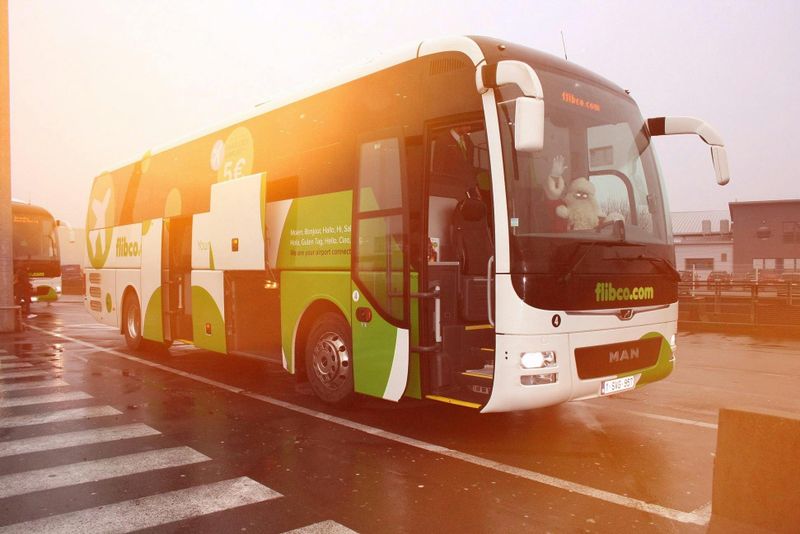 Billet Bruxelles : Bus à destination/au départ de l'aéroport de Charleroi et de la gare de Bruges Sint-Michiels Ouest