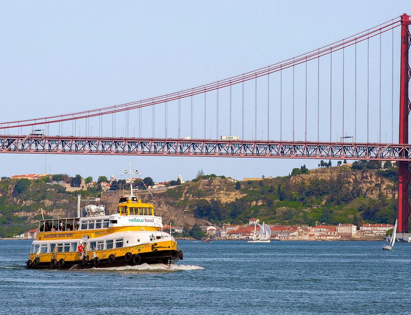Billet Lisbonne : visite en bateau Hop-on Hop-off par Yellow Boat