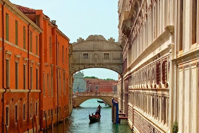 Billet Venise : Promenade en gondole sur le pont des Soupirs et dans le bassin Saint-Marc