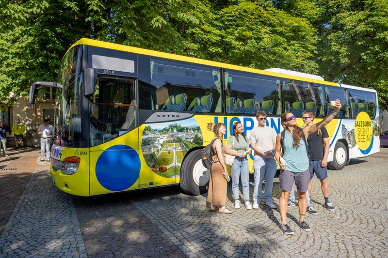 Billet "Salzburg Sightseeing" : Visite guidée en bus avec montée et descente 24-72 heures