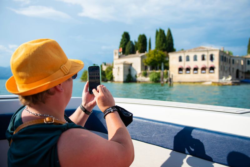 Billet Lac de Garde : 4 heures d'excursion en bateau avec les châteaux de Scaliger + dégustation de vin depuis Sirmione