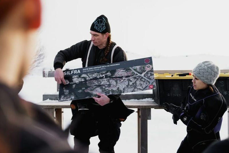 Billet Silfra : Plongée guidée en combinaison de plongée avec tuba