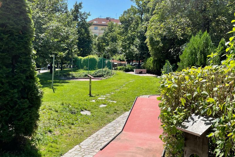 Billet Tour de télévision de Žižkov : Minigolf