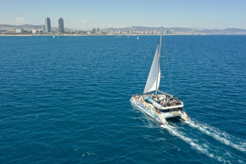 Billet Barcelone : Visite de la côte en éco-catamaran