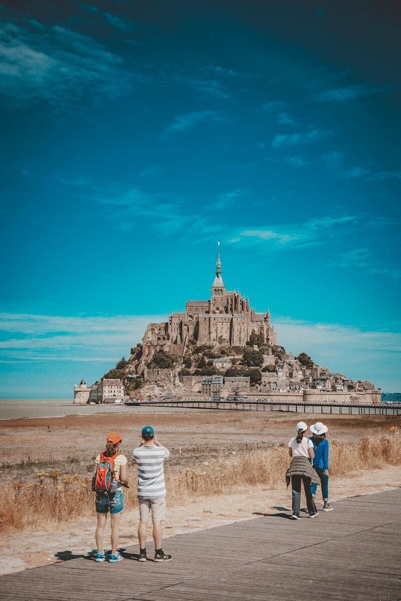 Billet Mont-Saint-Michel : Visite guidée à pied & Entrée à l'abbaye en option