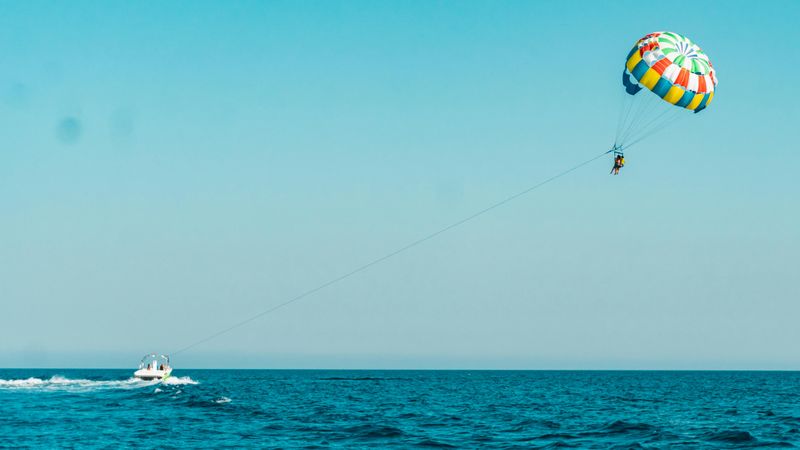 Billet Mykonos Super Paradise Beach : parachute ascensionnel