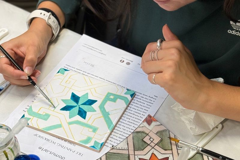 Billet Porto : Atelier guidé de peinture sur carreaux + collation et vin