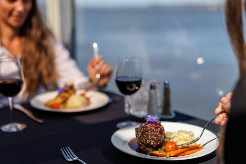 Billet Montréal : Croisière touristique avec dîner 5 services