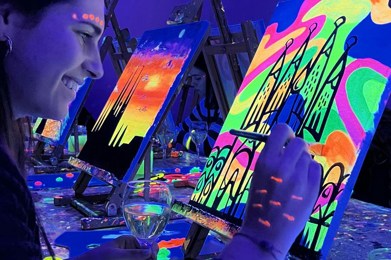 Billet Barcelone : Atelier de peinture et de vin de la Wine Gogh Glow Academy