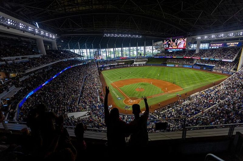 Billet Billet de match de baseball des Marlins de Miami au LoanDepot Park