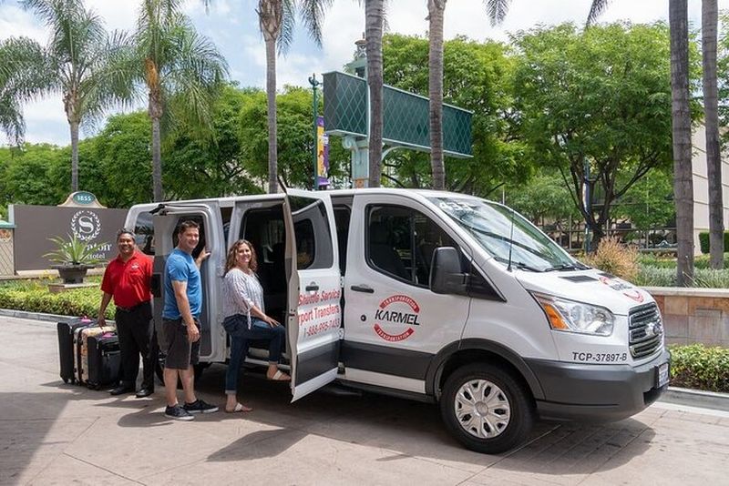 Billet Transfert privé aller-retour à l'aéroport : de l'aéroport international LAX vers les hôtels d'Anaheim