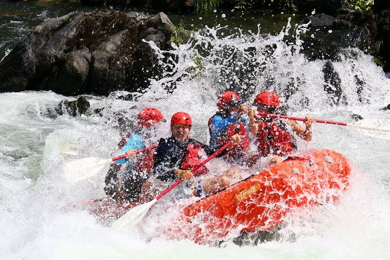 Billet Excursion d'une journée complète en rafting en eaux vives sur la rivière Trinity en Californie