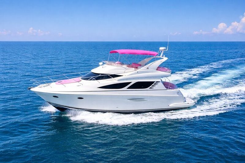 Billet Croisière à Miami : Bateau de 15 m + 2 jet-skis | Location de yachts roses