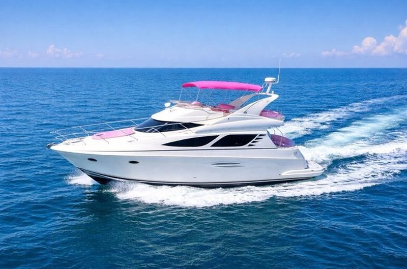 Billet Location de yacht rose • + 2 jet ski • Jusqu'à 13 personnes