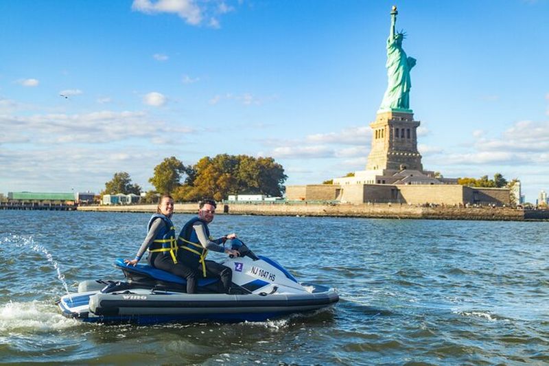 Billet Tour de Manhattan en jet ski et statue de la Liberté (2,5 h)